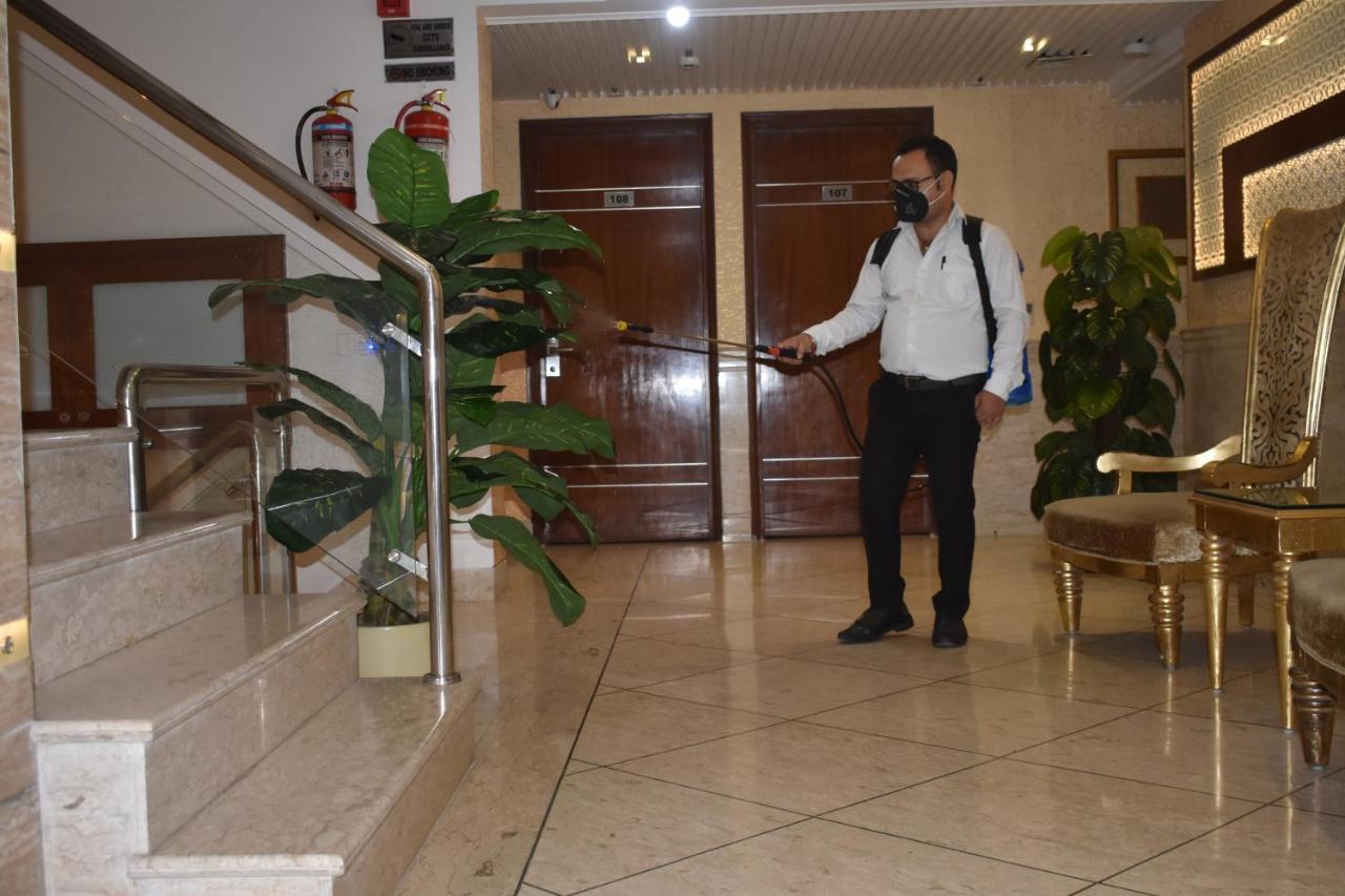 Hotel Swaran Palace Delhi Kültér fotó