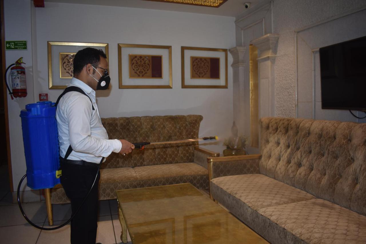 Hotel Swaran Palace Delhi Kültér fotó