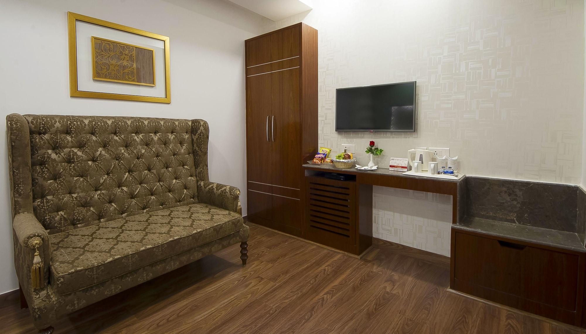 Hotel Swaran Palace Delhi Kültér fotó