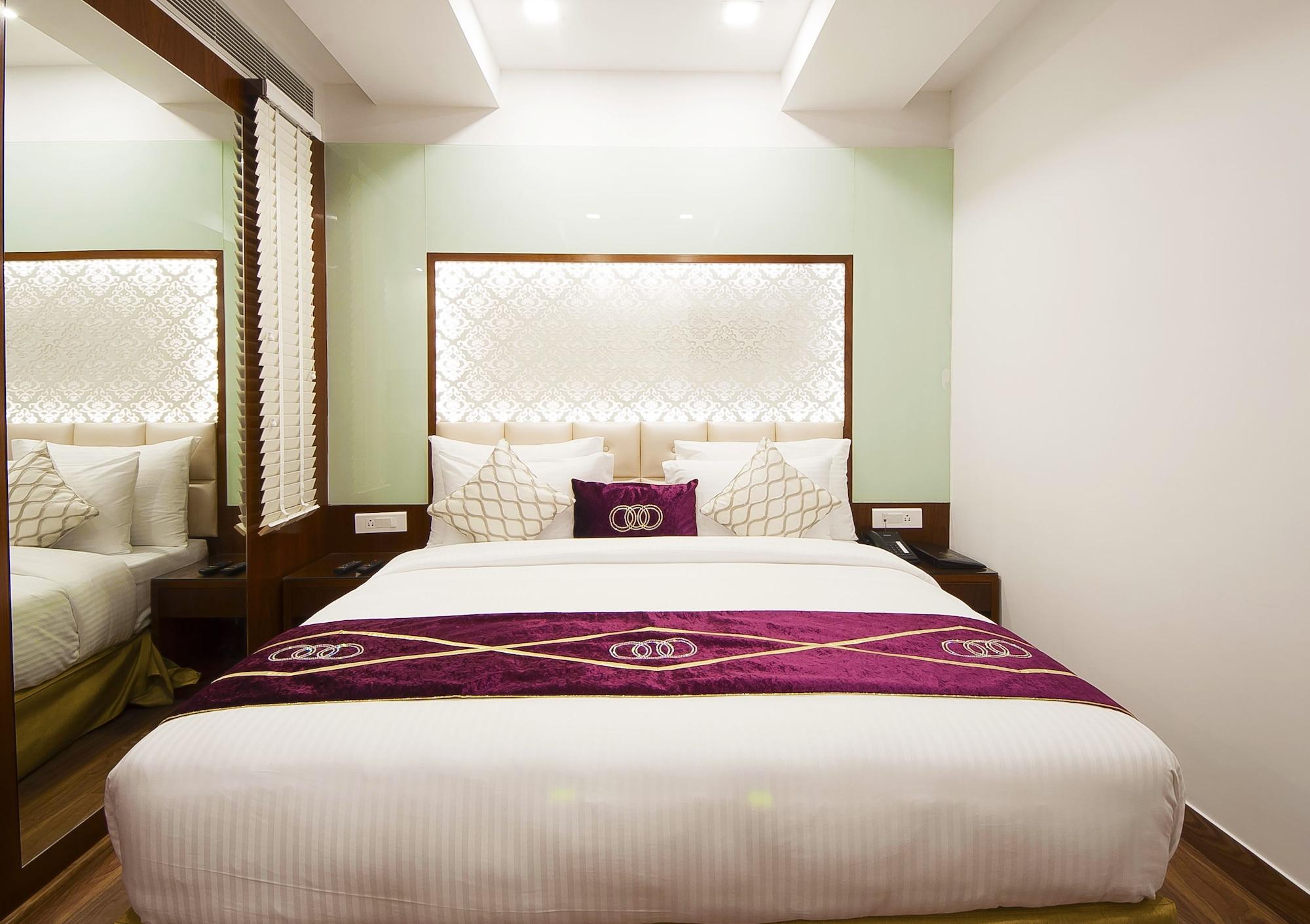 Hotel Swaran Palace Delhi Kültér fotó