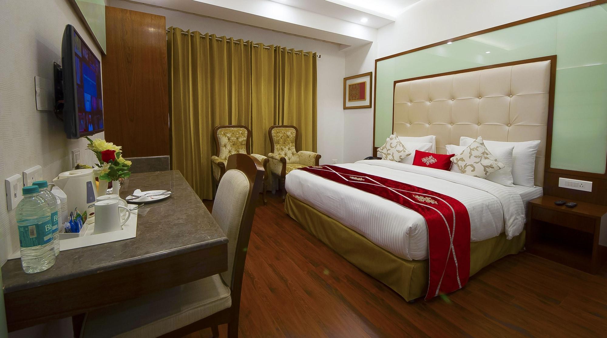 Hotel Swaran Palace Delhi Kültér fotó
