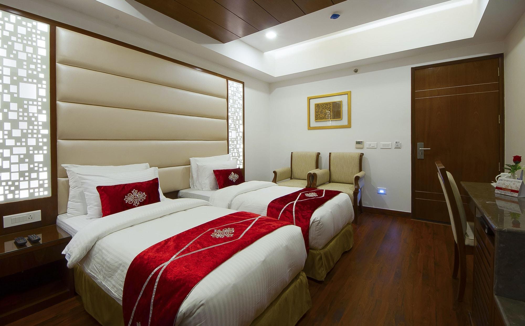Hotel Swaran Palace Delhi Kültér fotó