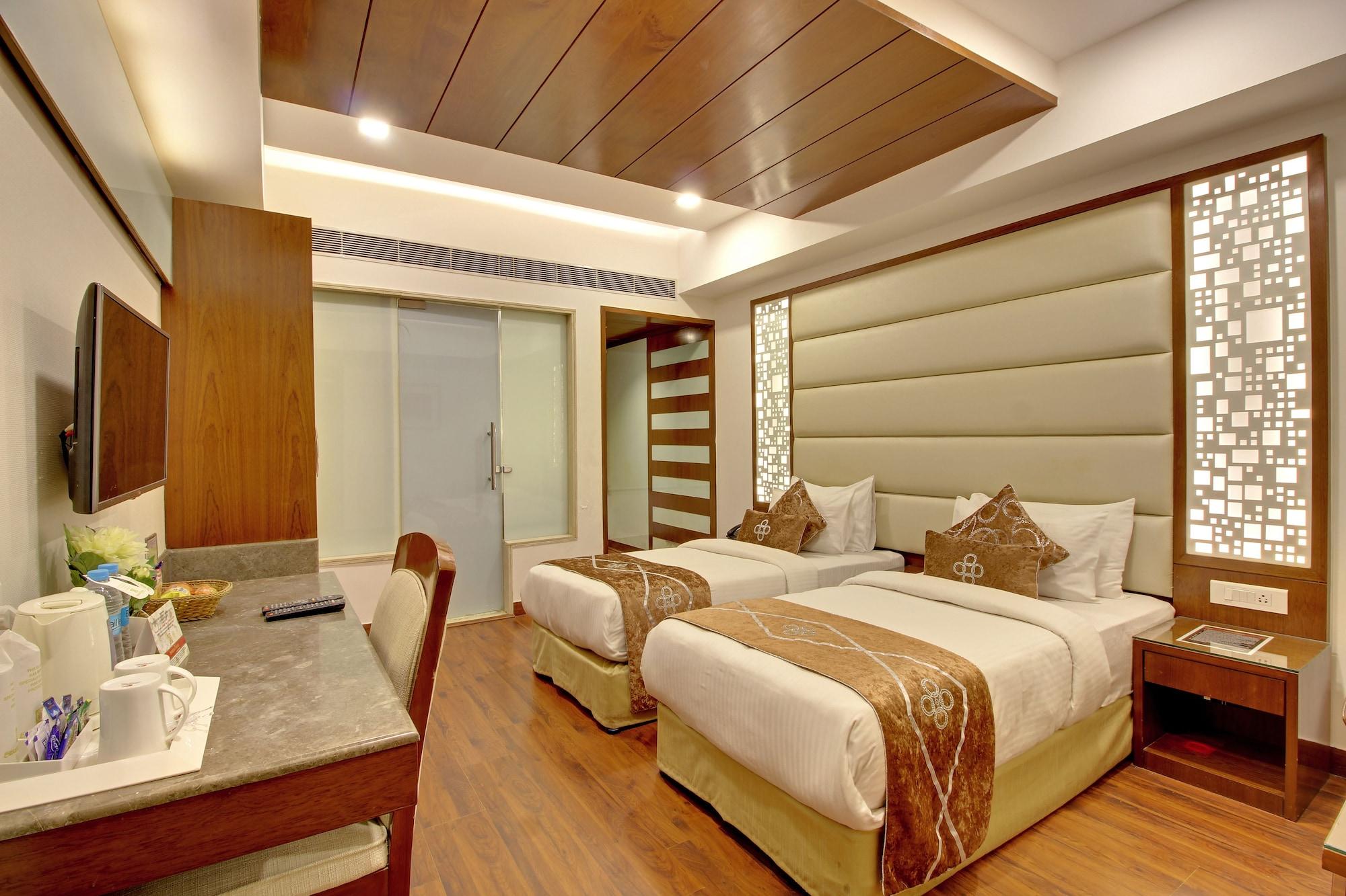 Hotel Swaran Palace Delhi Kültér fotó