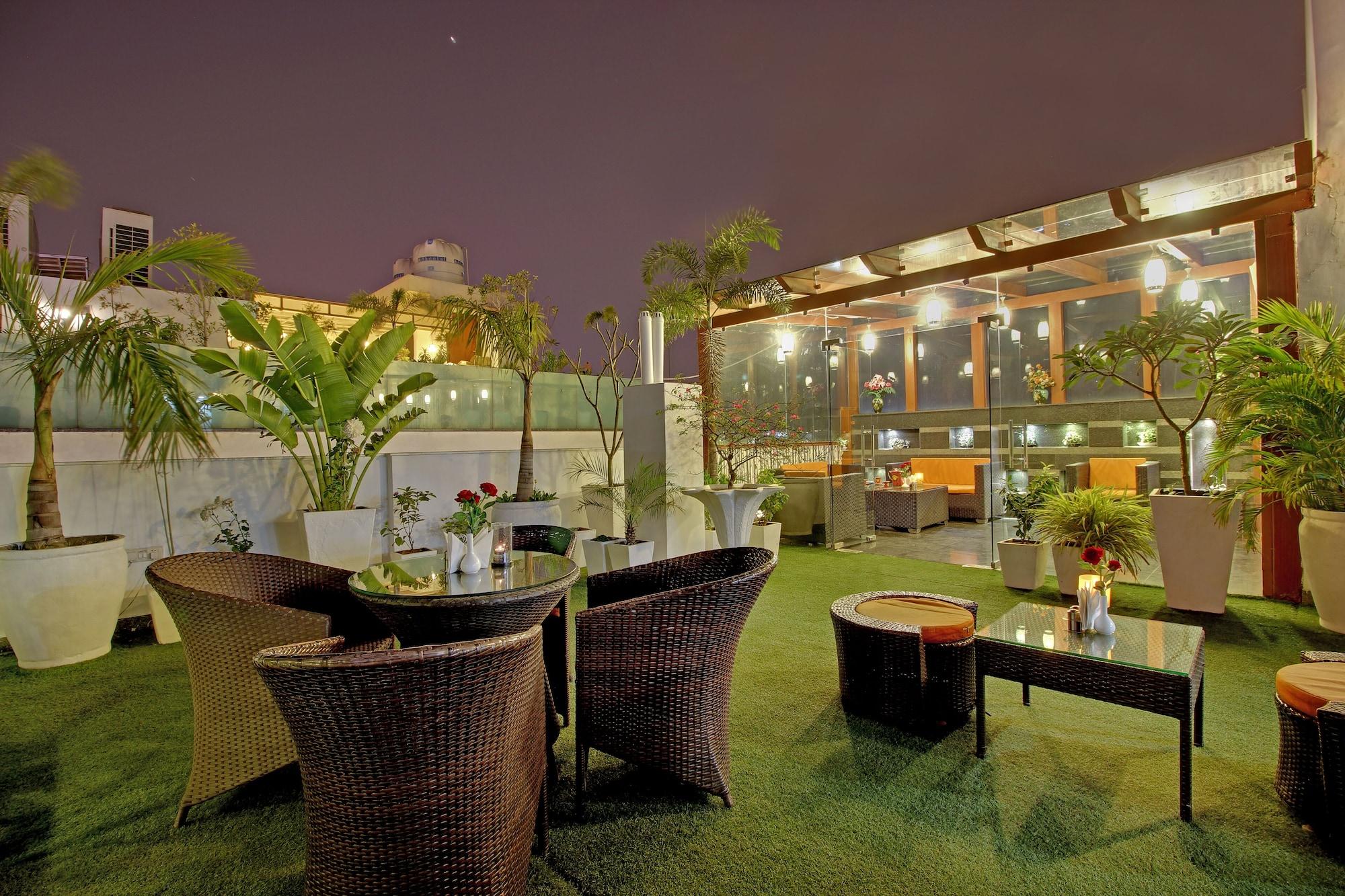 Hotel Swaran Palace Delhi Kültér fotó
