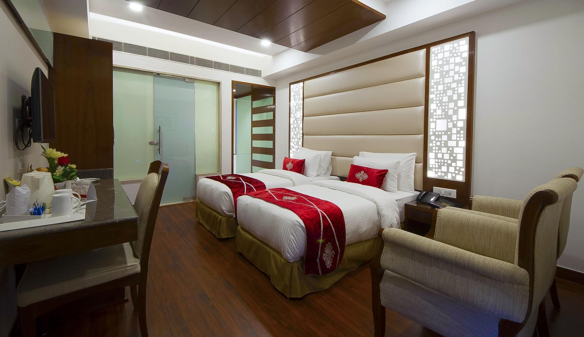 Hotel Swaran Palace Delhi Kültér fotó