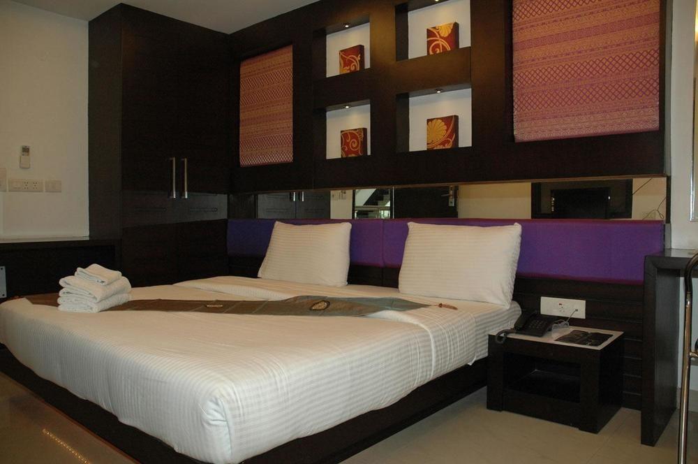 Hotel Swaran Palace Delhi Kültér fotó