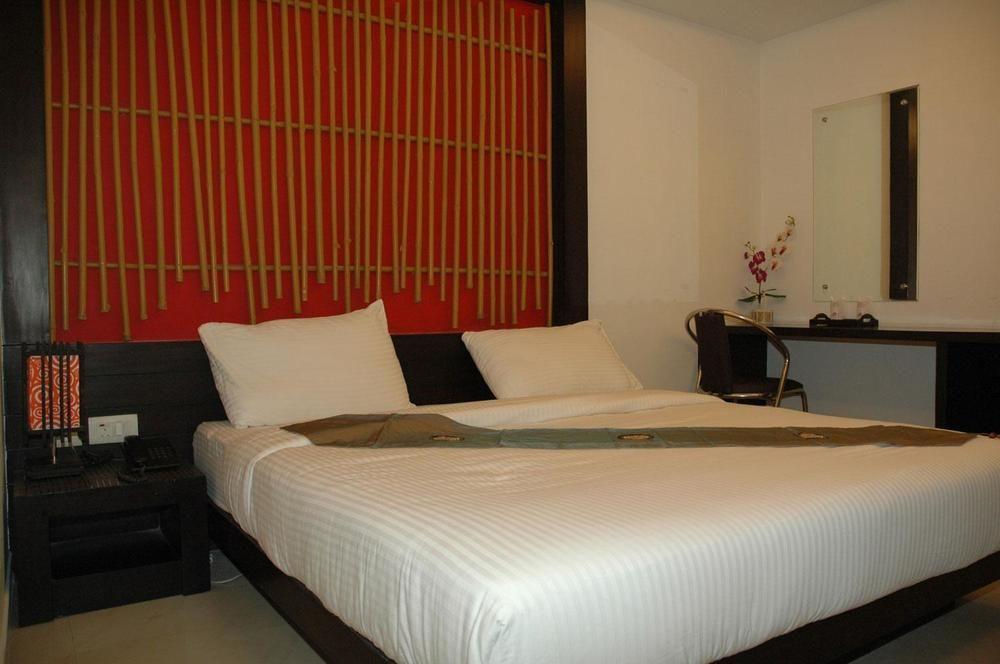 Hotel Swaran Palace Delhi Kültér fotó
