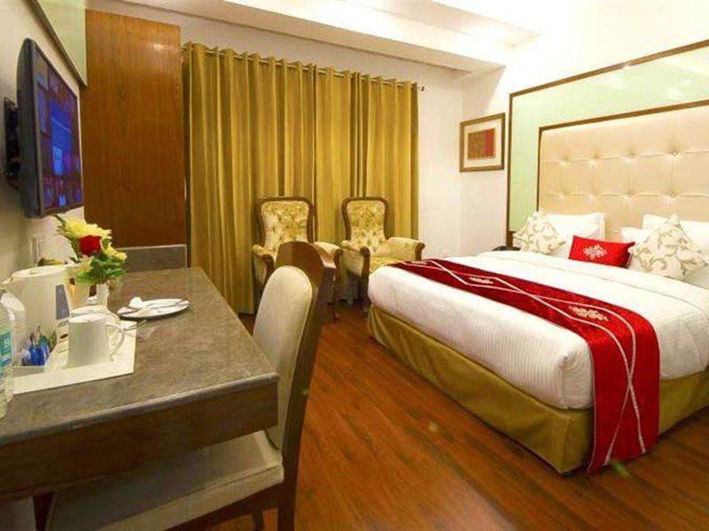 Hotel Swaran Palace Delhi Kültér fotó