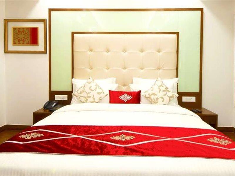 Hotel Swaran Palace Delhi Kültér fotó