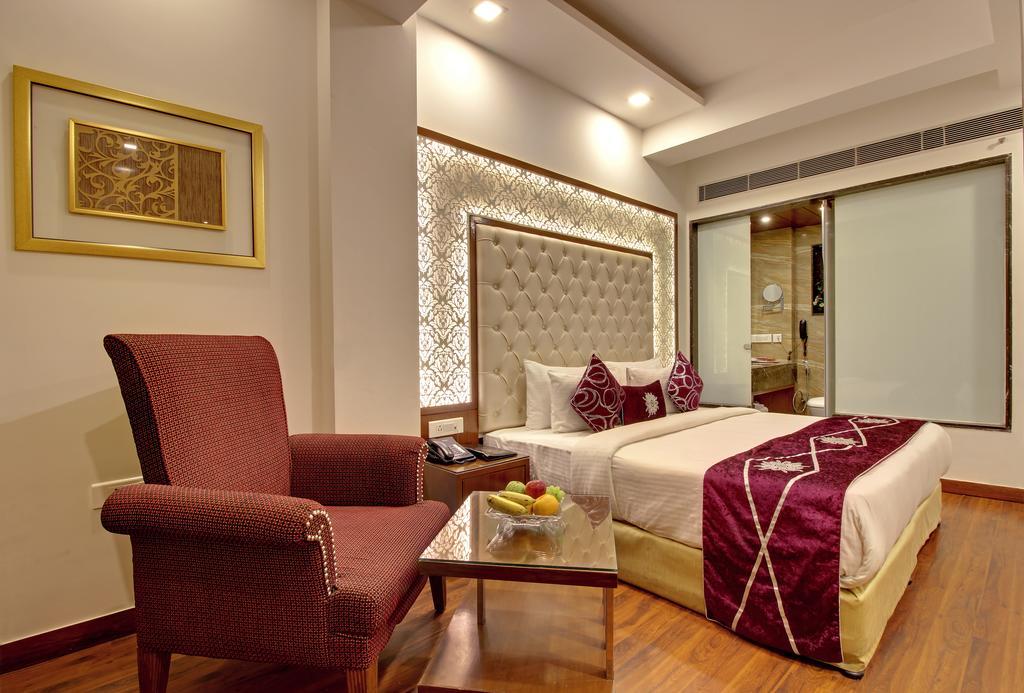 Hotel Swaran Palace Delhi Kültér fotó