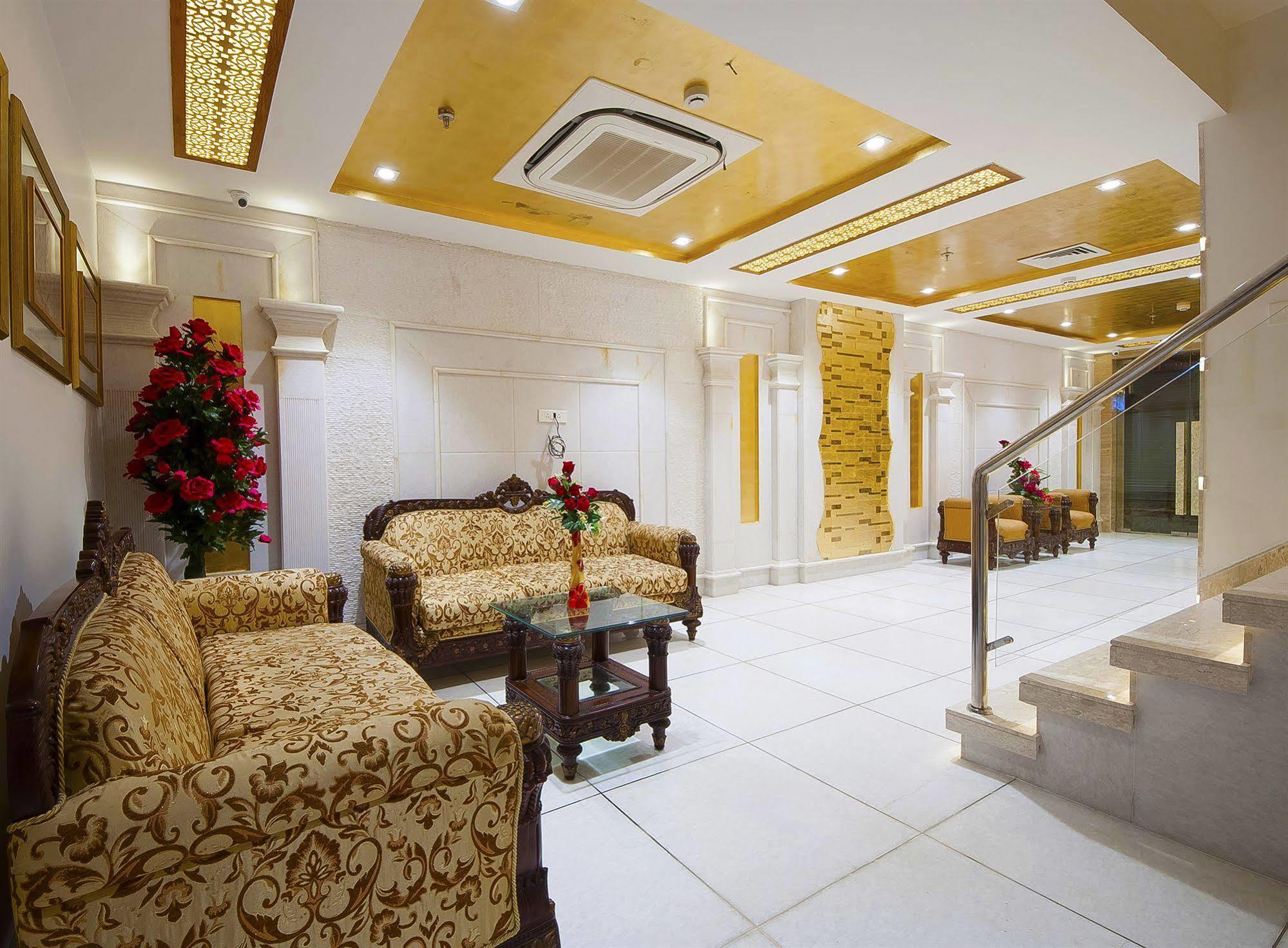 Hotel Swaran Palace Delhi Kültér fotó