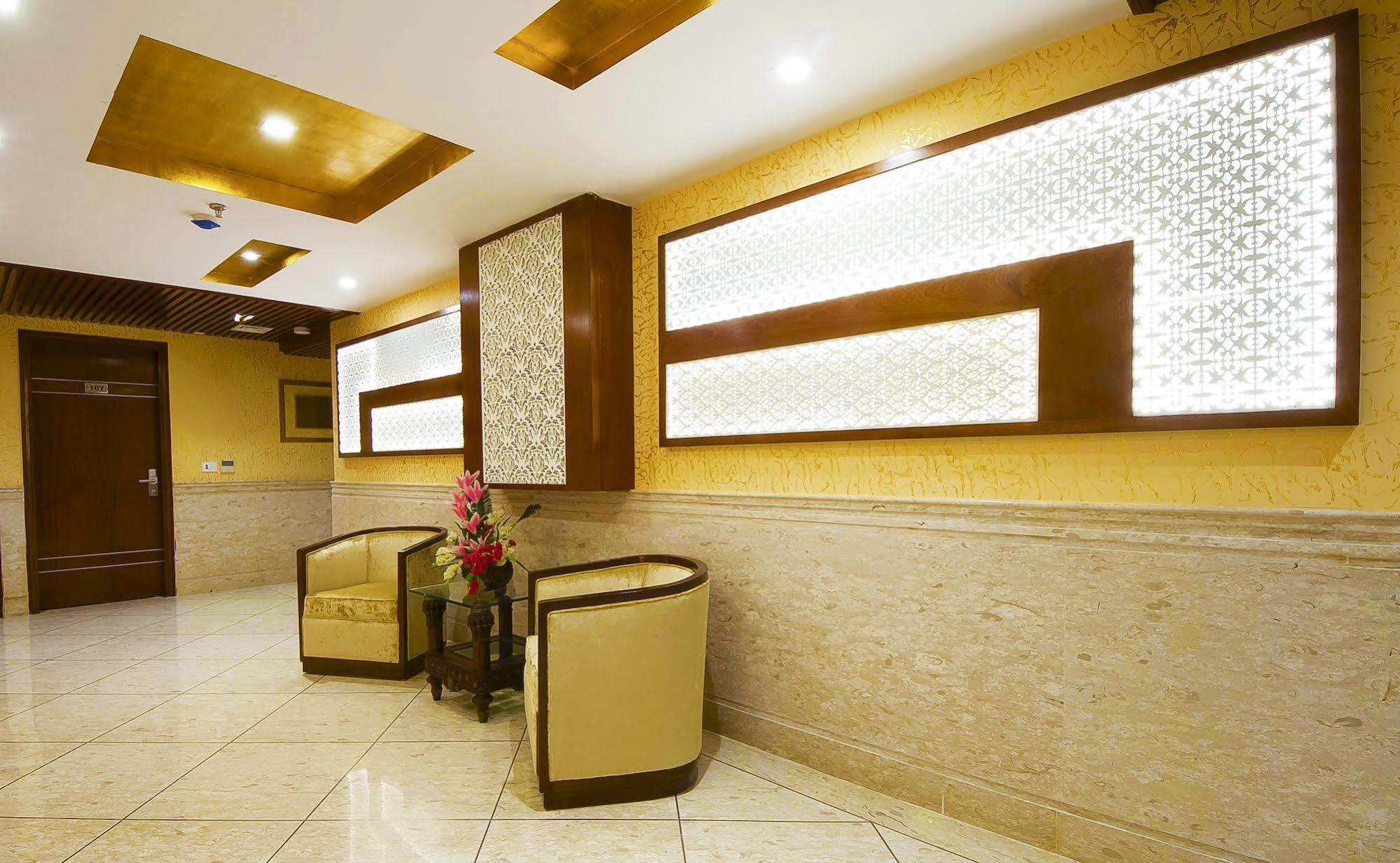 Hotel Swaran Palace Delhi Kültér fotó