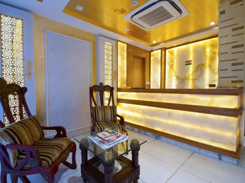 Hotel Swaran Palace Delhi Kültér fotó