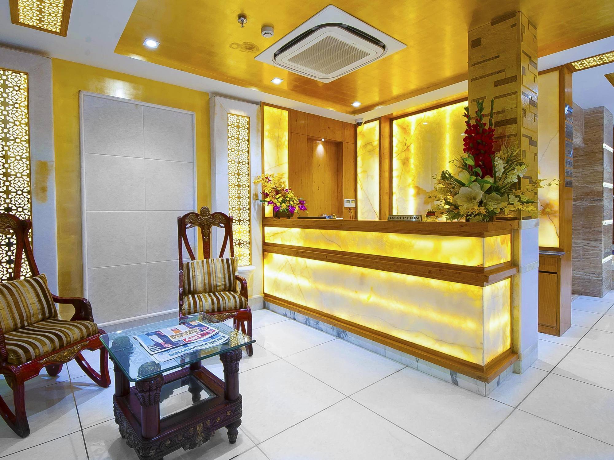 Hotel Swaran Palace Delhi Kültér fotó