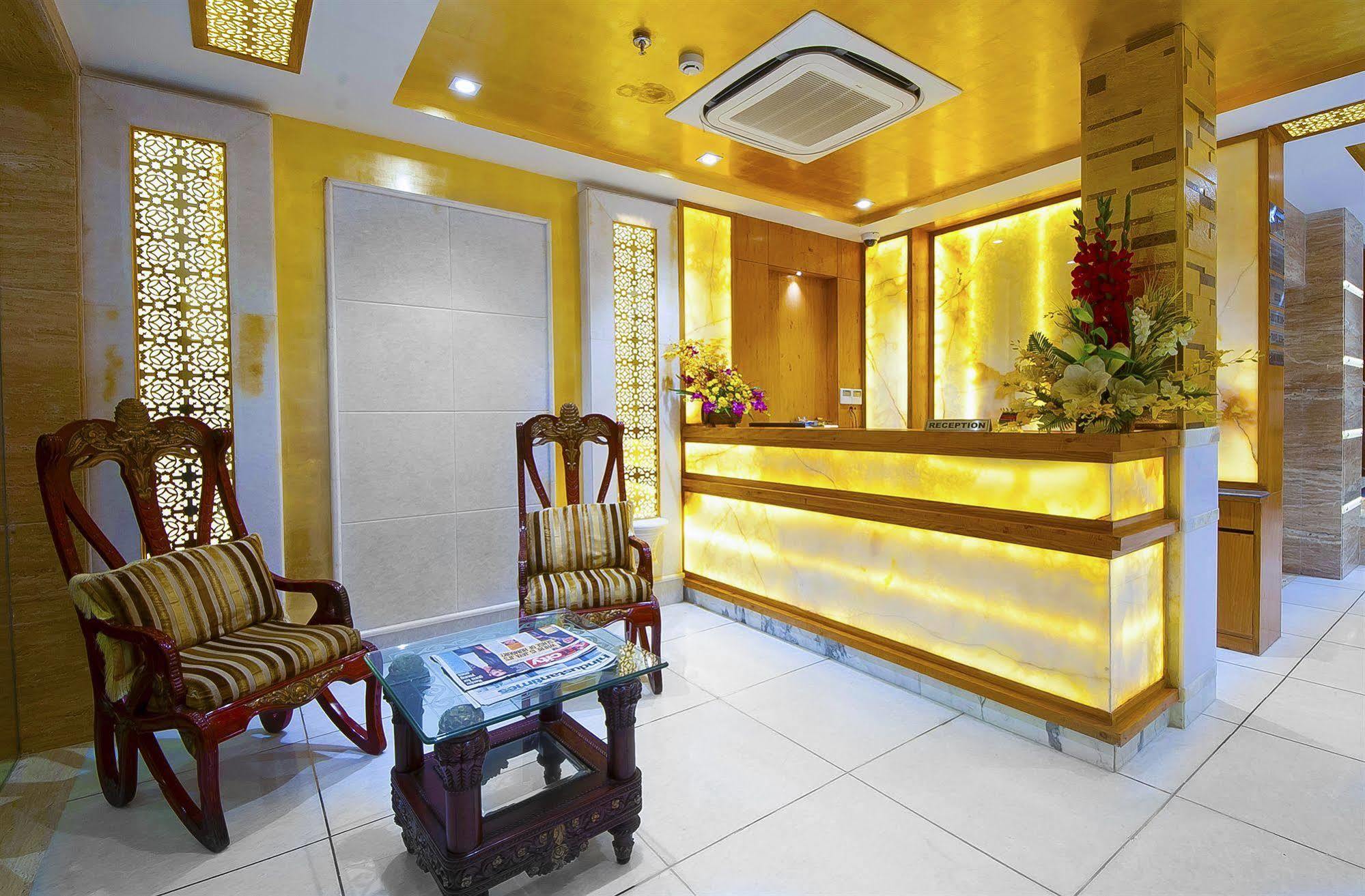 Hotel Swaran Palace Delhi Kültér fotó