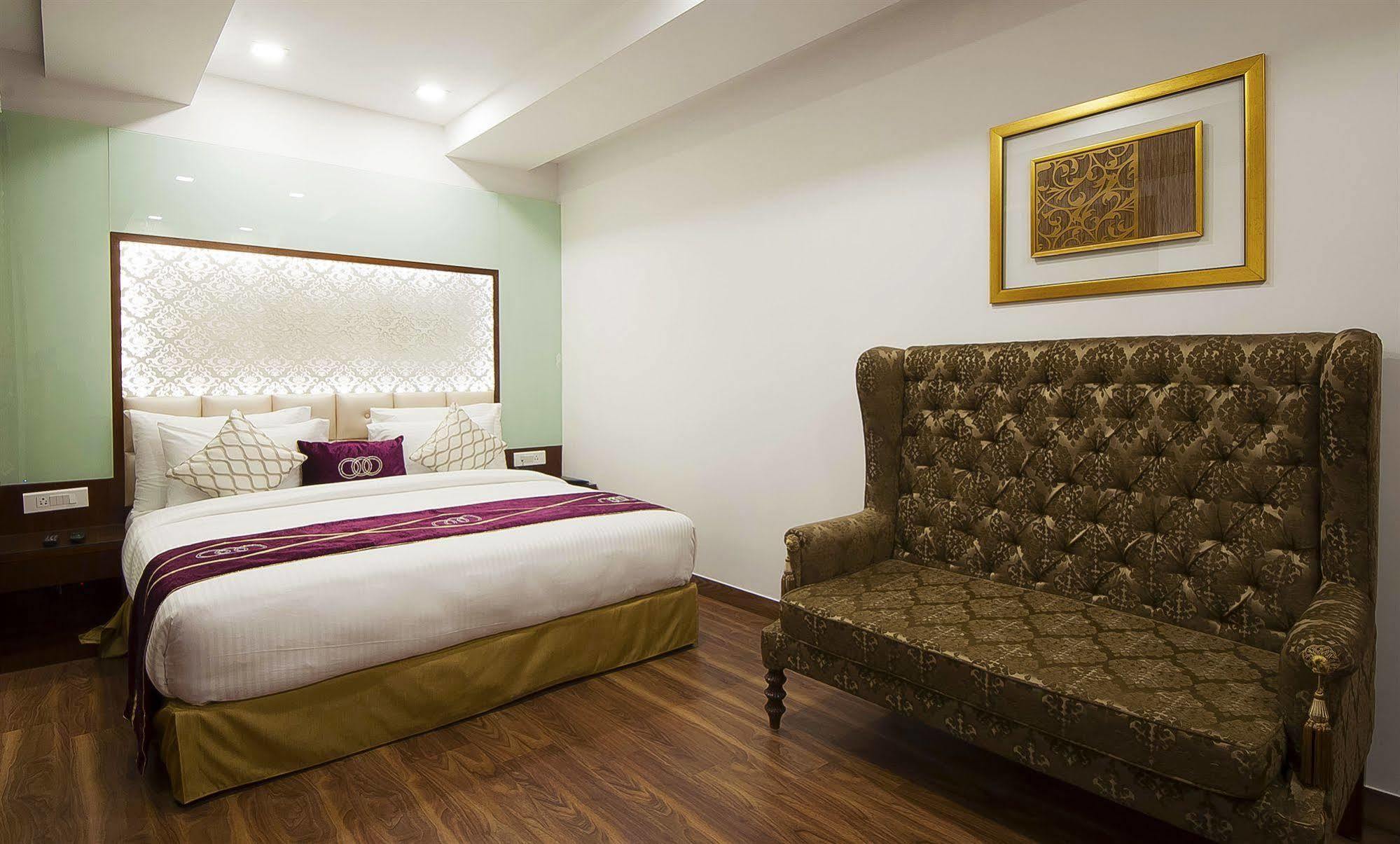 Hotel Swaran Palace Delhi Kültér fotó